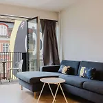 Luxury Cozy With Sunny Balcony شقة