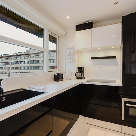 شقة Luxury Cozy With Sunny Balcony *