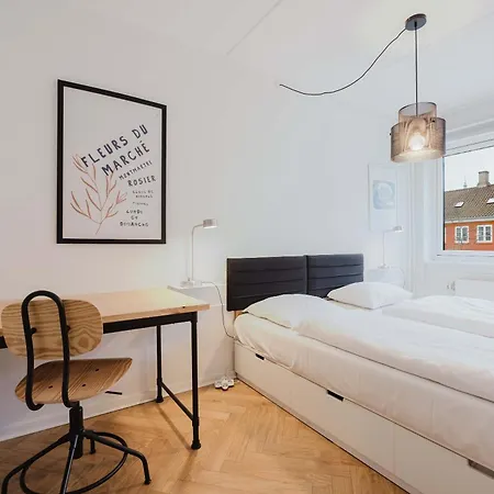 شقة Luxury Cozy With Sunny Balcony