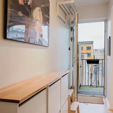 Luxury Cozy With Sunny Balcony Apartmán *