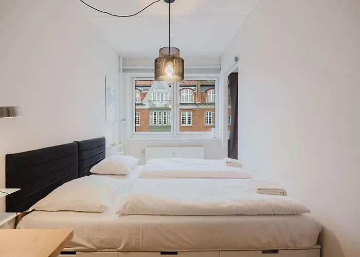 Luxury Cozy With Sunny Balcony *